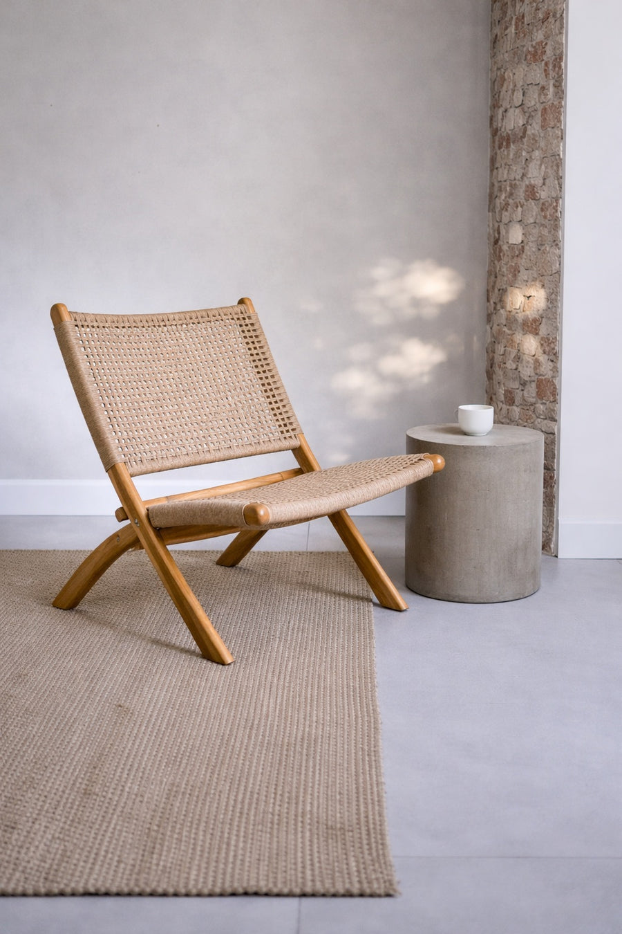Loungesessel aus massivem Teakholz mit Cord-Geflecht im Skandi & Boho Stil