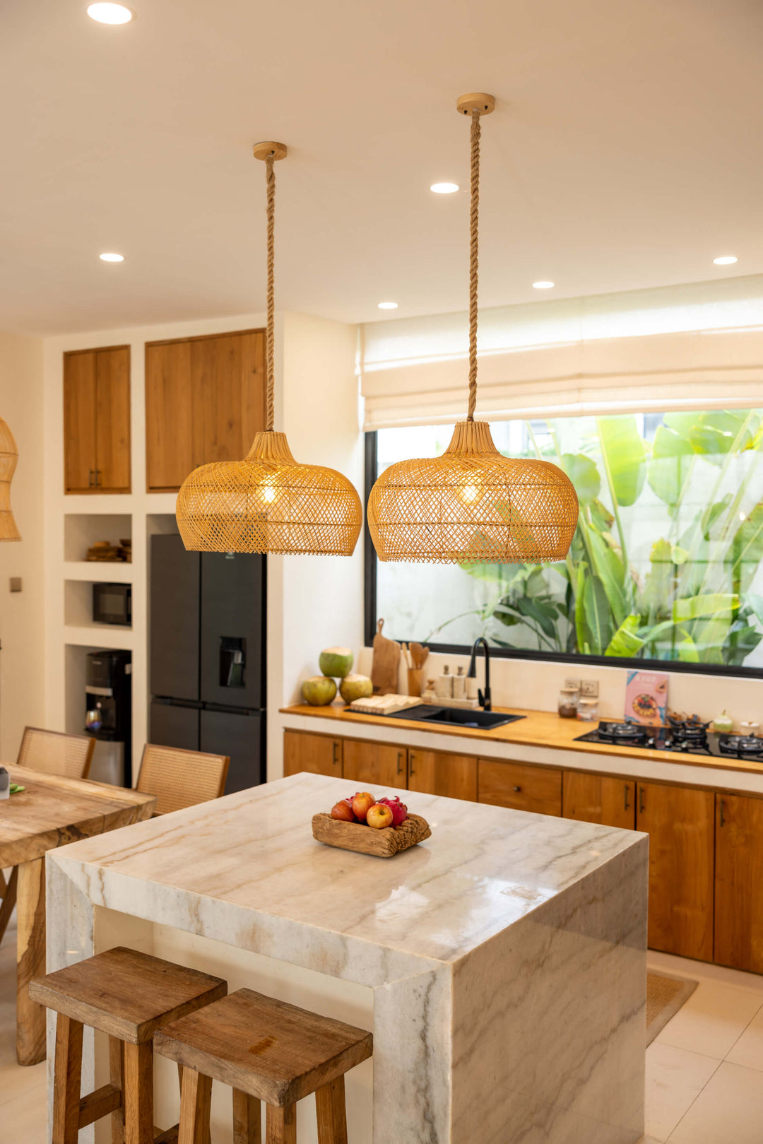 Moderne Küche mit Amara Lampe