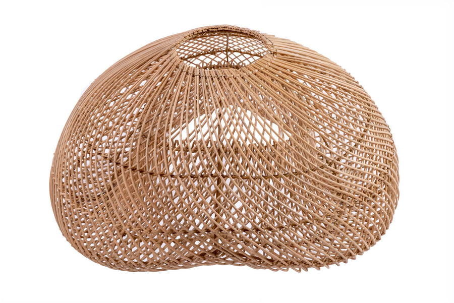 Natural Boho Lampenschirm von EVASI vor einem weißen Hintergrund