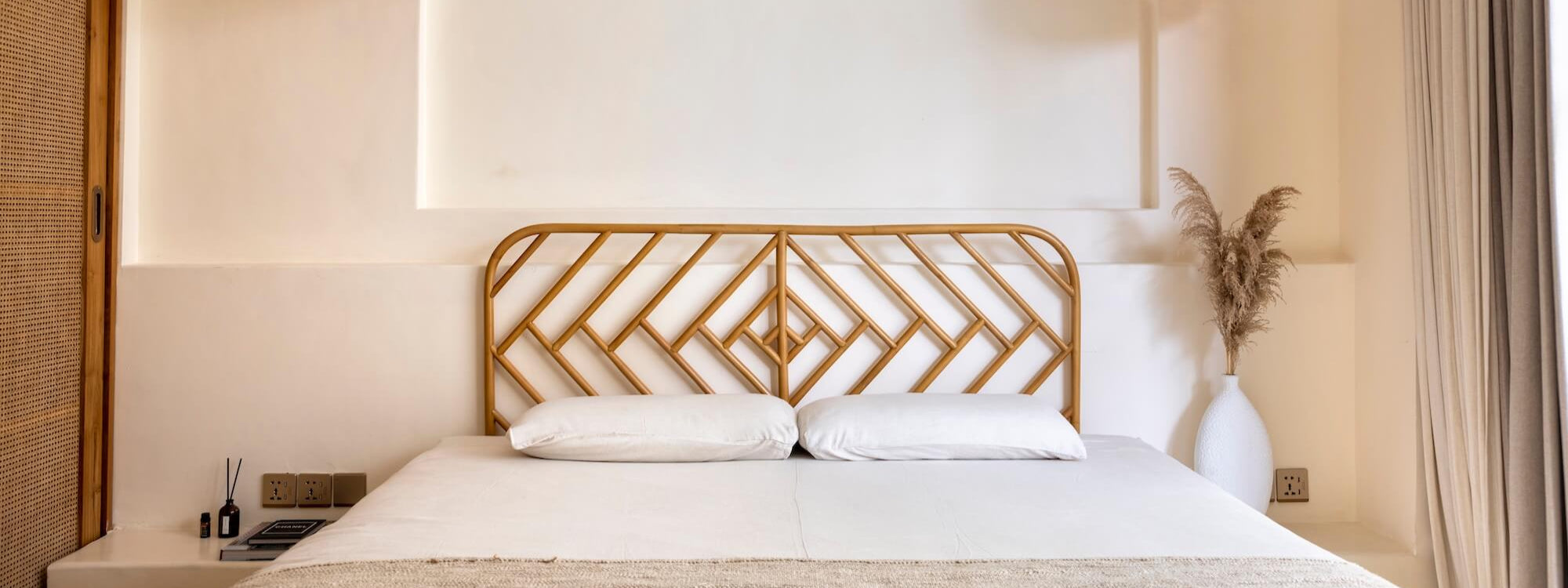 Bett mit Rattan Kopfteil Naela