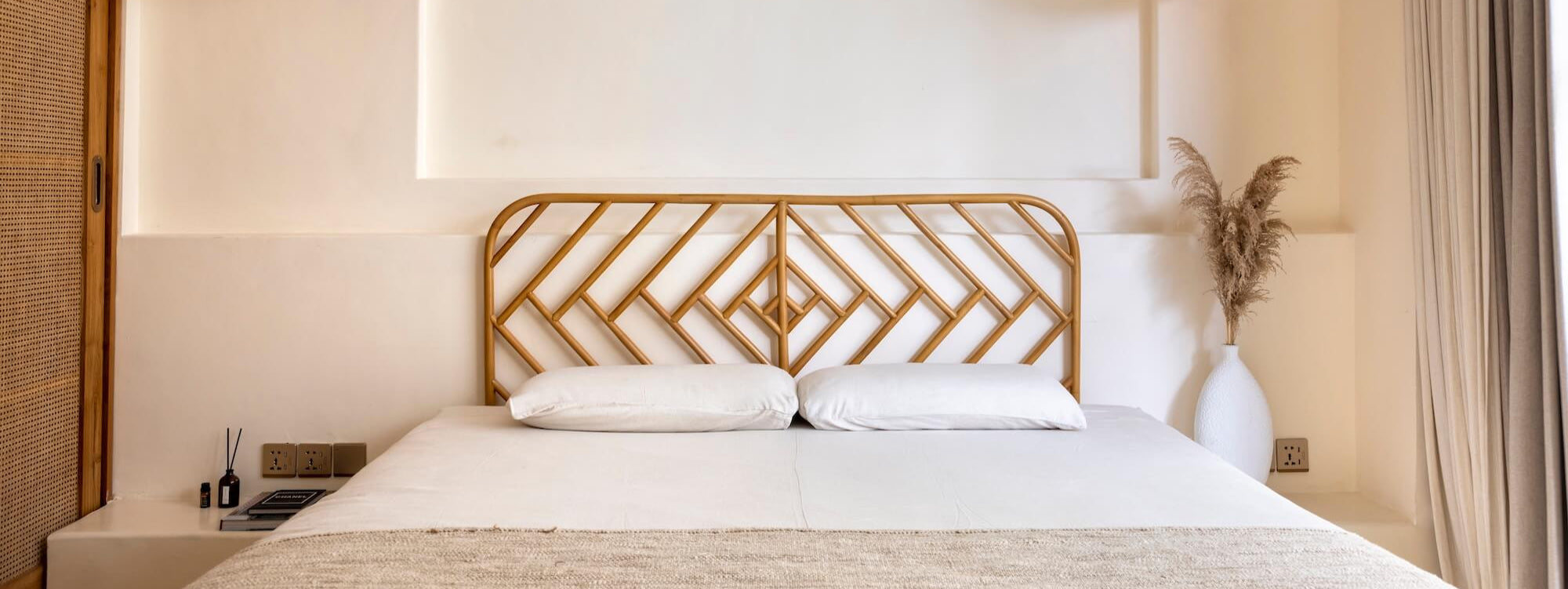 Bett mit Rattan Kopfteil Naela