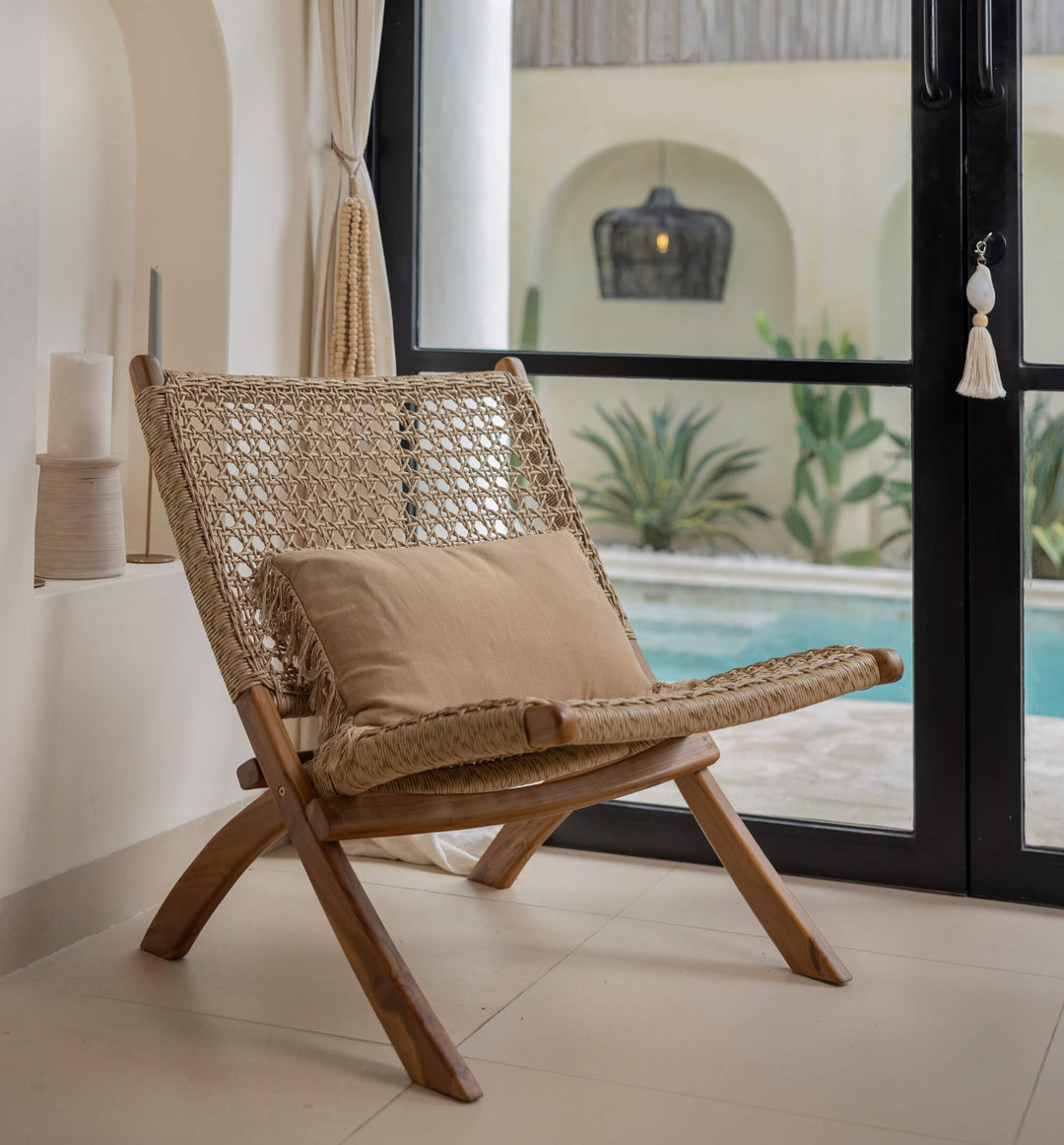 Wohnzimmer im Ibiza-Style mit heller, natürlicher Einrichtung