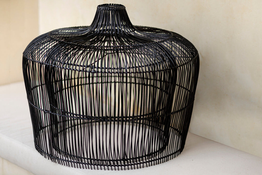 Nahaufnahme von dem Rattan Lampenschirm Celia in schwarz