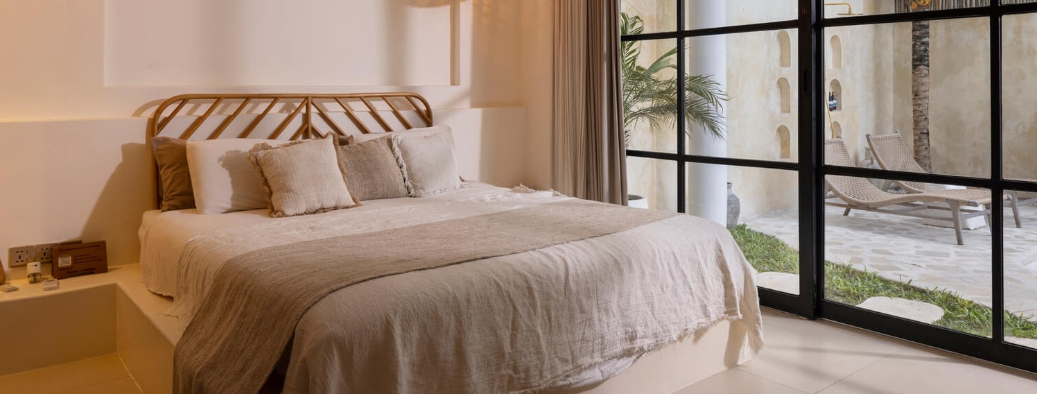 Rattan Kopfteil im Boho Schlafzimmer