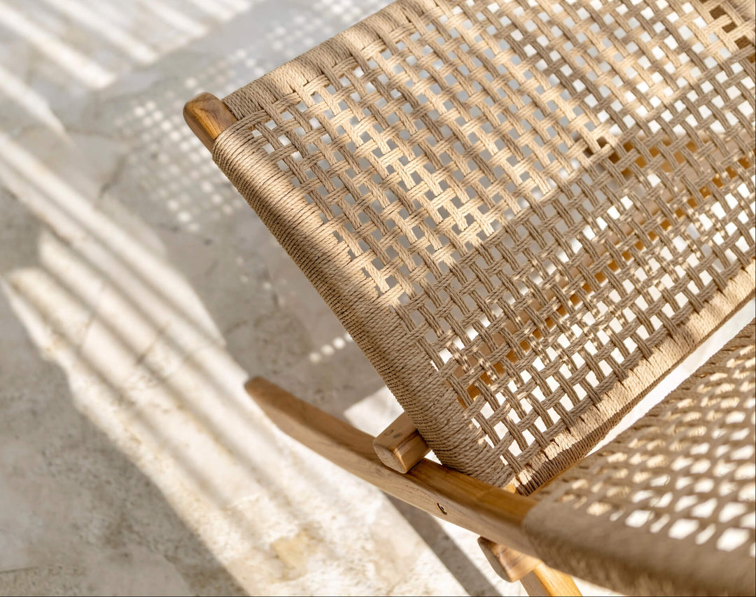 Detailaufnahme der Rattan Sitzfläche des Dewa Outdoor Stuhls