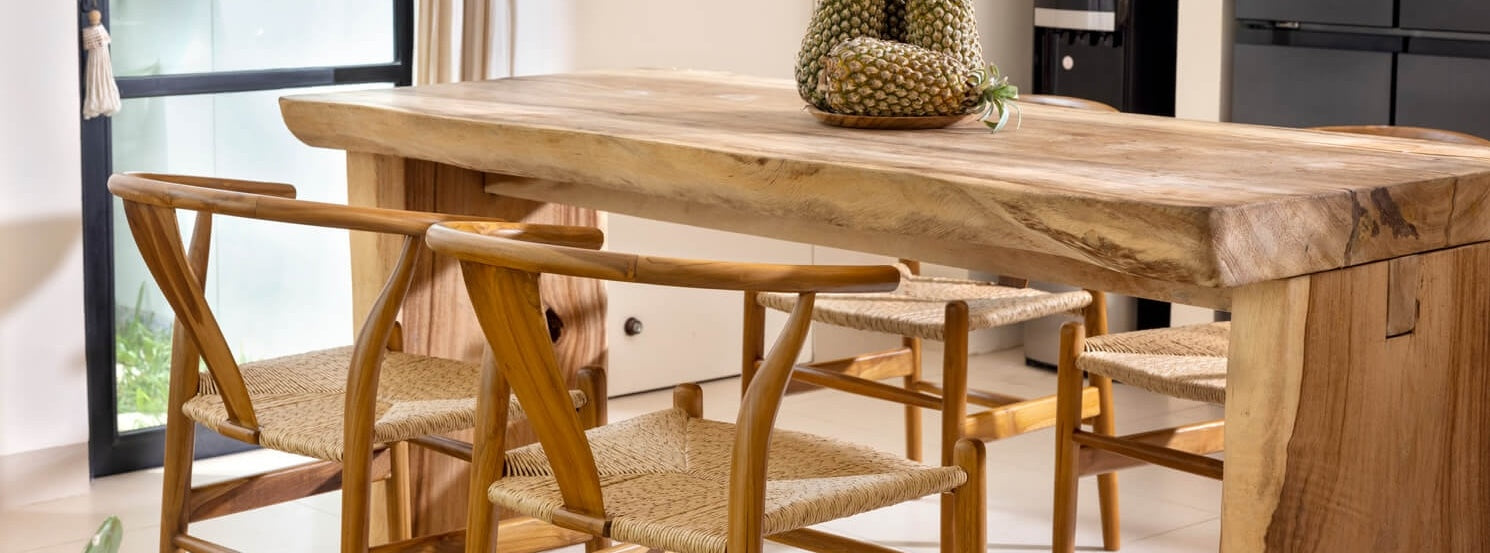 Teakholz Tisch mit Boho Stühlen aus Teakholz Armlehne