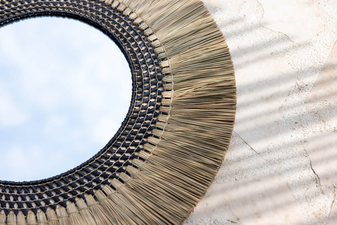 Nahaufnahme vom Geflecht des Vaja-Spiegels